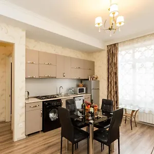 Fabulous Location Апартаменты Тбилиси